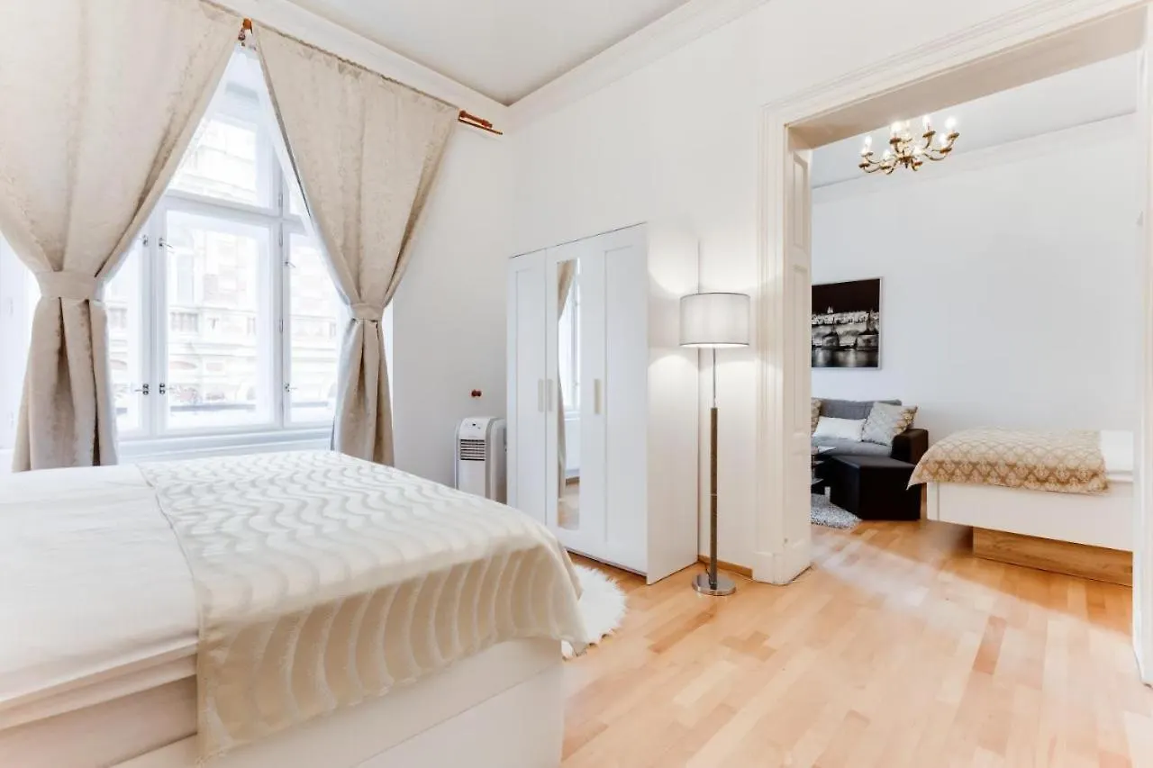 Wenceslas Square Royal Apartments Praga República Checa